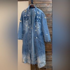 Veveret- Large- Distressed Long Denim Jacket